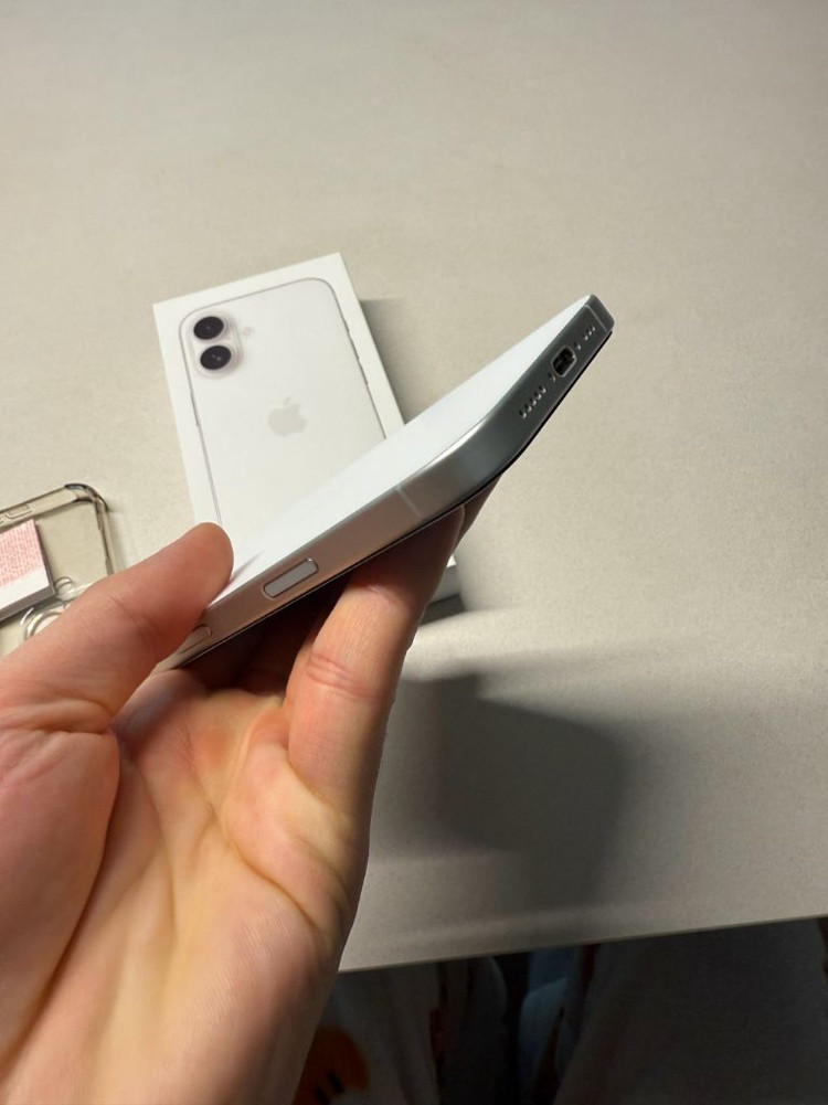 아이폰16 / 256기가 / 배터리 100 / 현재 사이클 172--7