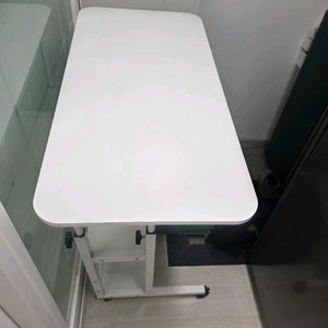 바퀴달린 3단 책상 높이조절 가능