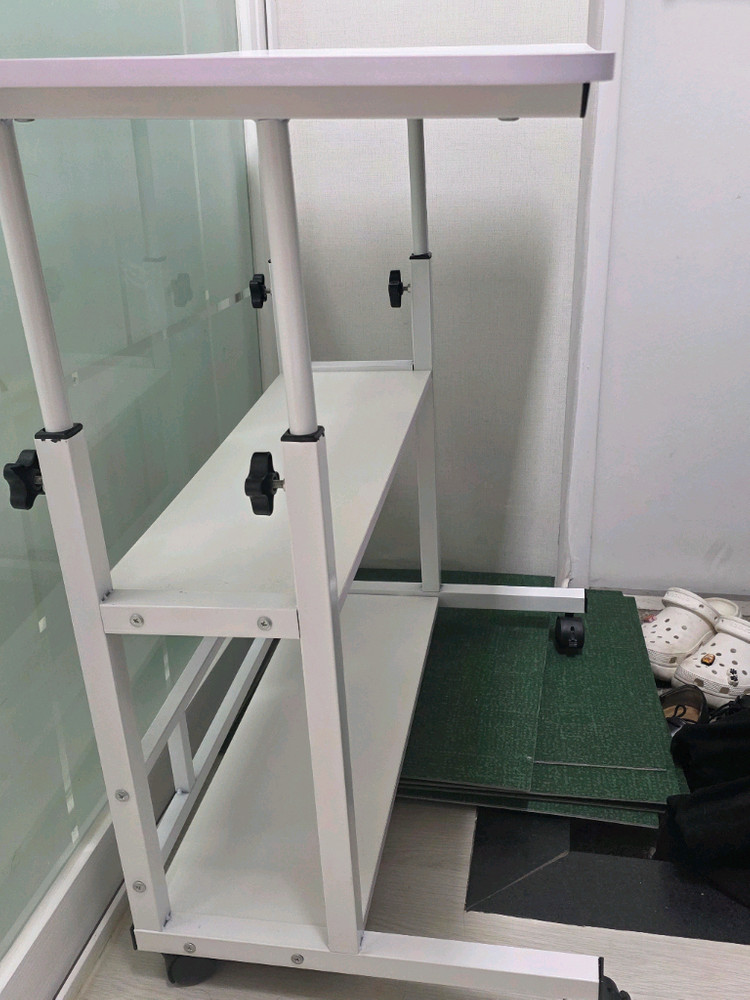 바퀴달린 3단 책상 높이조절 가능--1