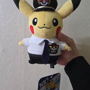 나리타 공항 한정 피카츄 인형 판매합니다.