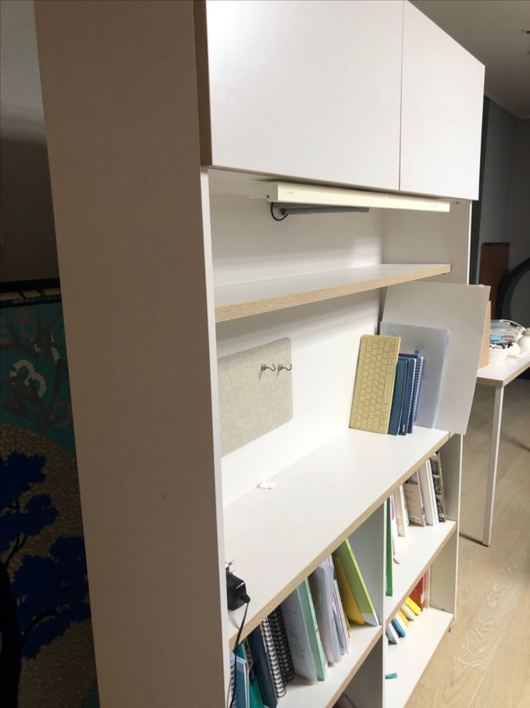 데스커 책장 책상 의자 세트 이미지