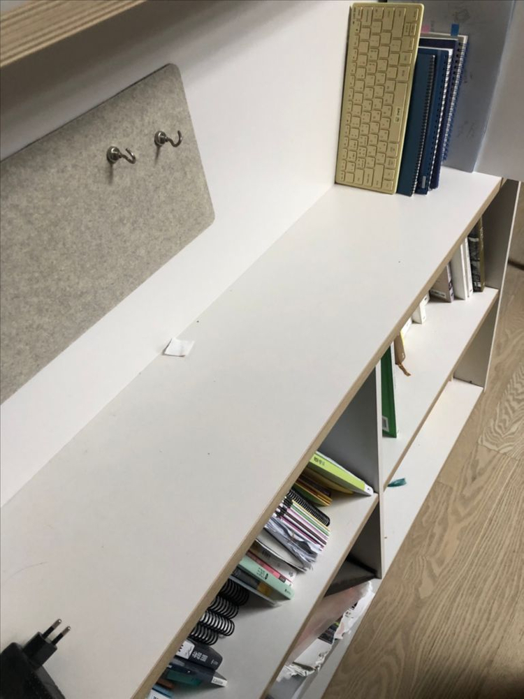 데스커 책장 책상 의자 세트 이미지