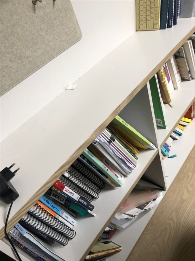 데스커 책장 책상 의자 세트 이미지