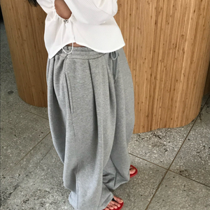 마크들리 딥뮤즈 아루드 푸어샵 위아 위드아웃썸머 비애브선트마인디드 조이드비비에 페미니크므앤가내스라 미닝아웃드윌윈아웃