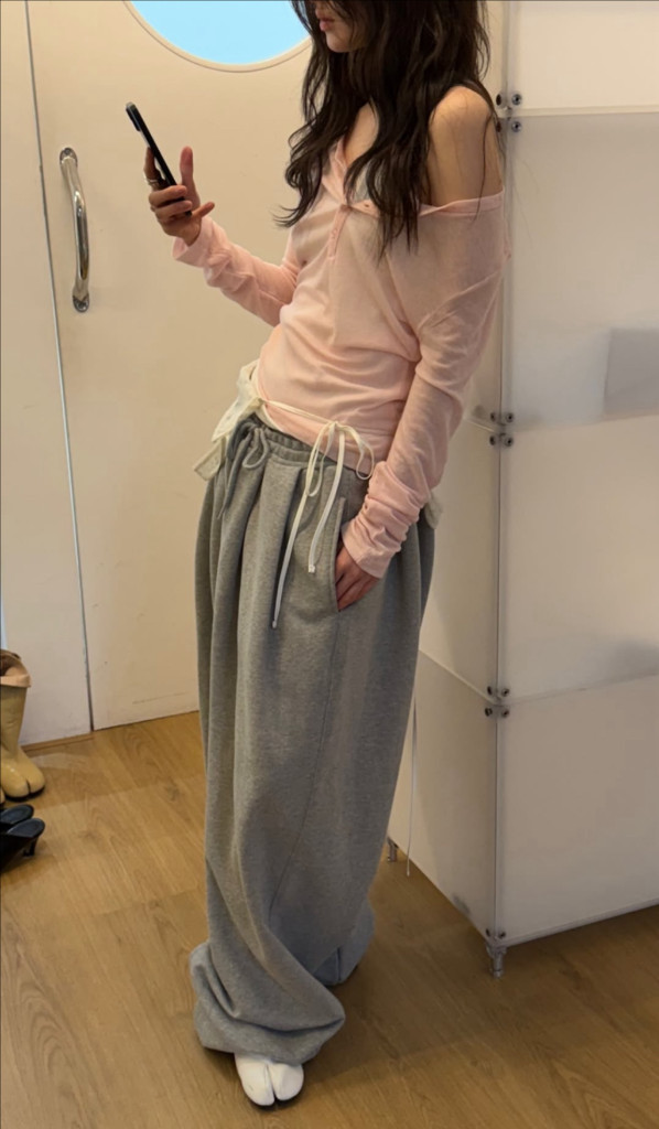 마크들리 딥뮤즈 아루드 푸어샵 위아 위드아웃썸머 비애브선트마인디드 조이드비비에 페미니크므앤가내스라 미닝아웃드윌윈아웃--4