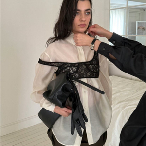 마크들리 딥뮤즈 아루드 푸어샵 위아 위드아웃썸머 비애브선트마인디드 조이드비비에 페미니크므앤가내스라 미닝아웃드윌윈아웃 이미지