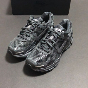 나이키 줌 보메로 5 SP 앤트러사이트