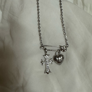 크롬하츠 옷핀 십자가 목걸이