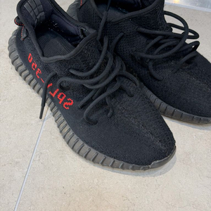 아디다스 이지 부스트 350 V2 블랙 레드 260