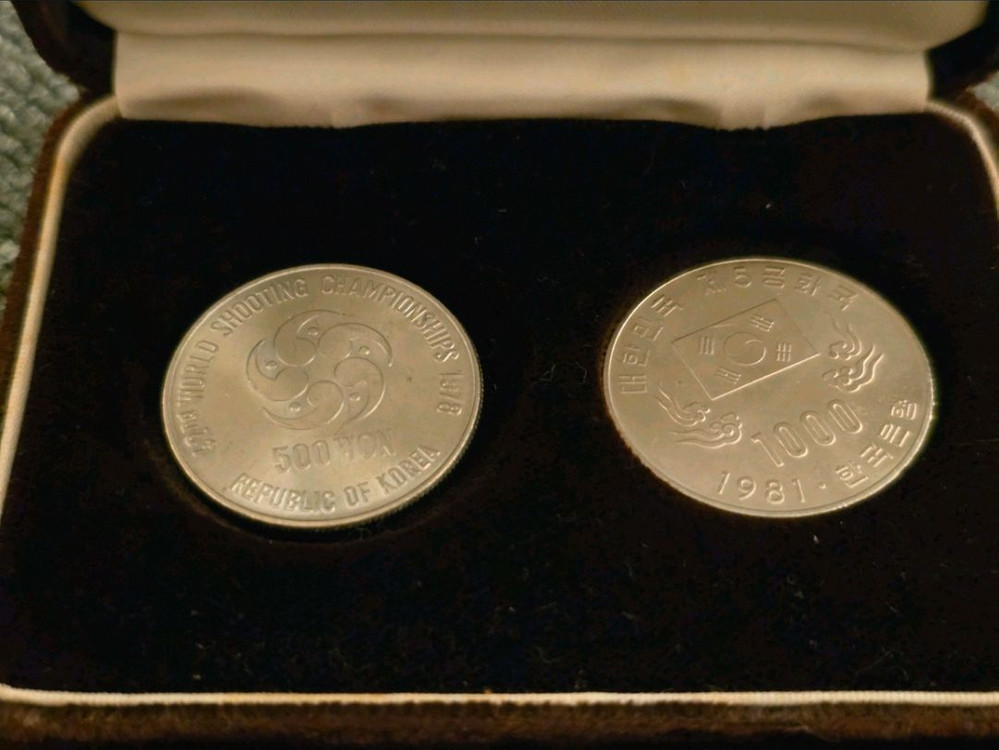 통일주체국민회의 기념주화 1000원 500원--1