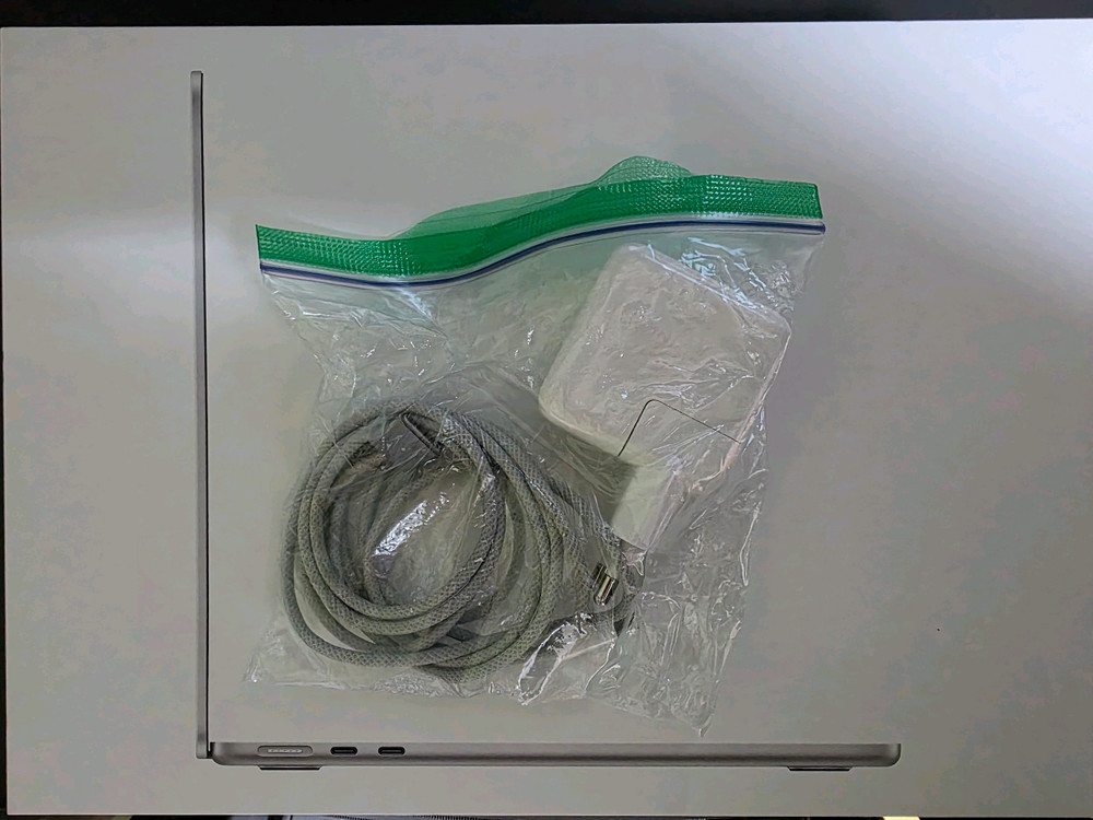 맥북에어 m2 13인치 8 256--5