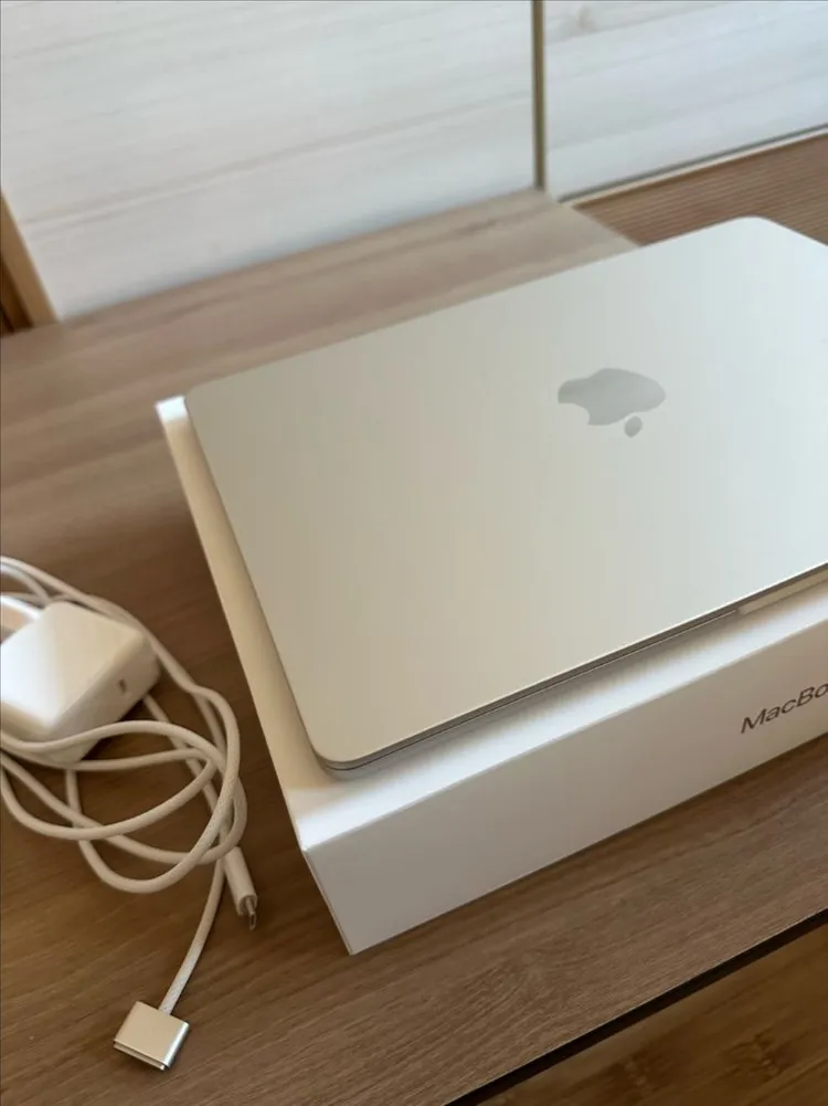 맥북 에어 13 M4 2025 / 16GB / 256GB / 8코어 이미지