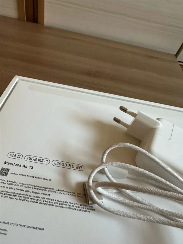 맥북 에어 13 M4 2025 / 16GB / 256GB / 8코어 이미지