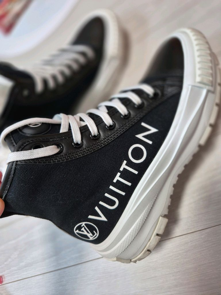 루이비통 하이탑 스니커즈 36사이즈--2