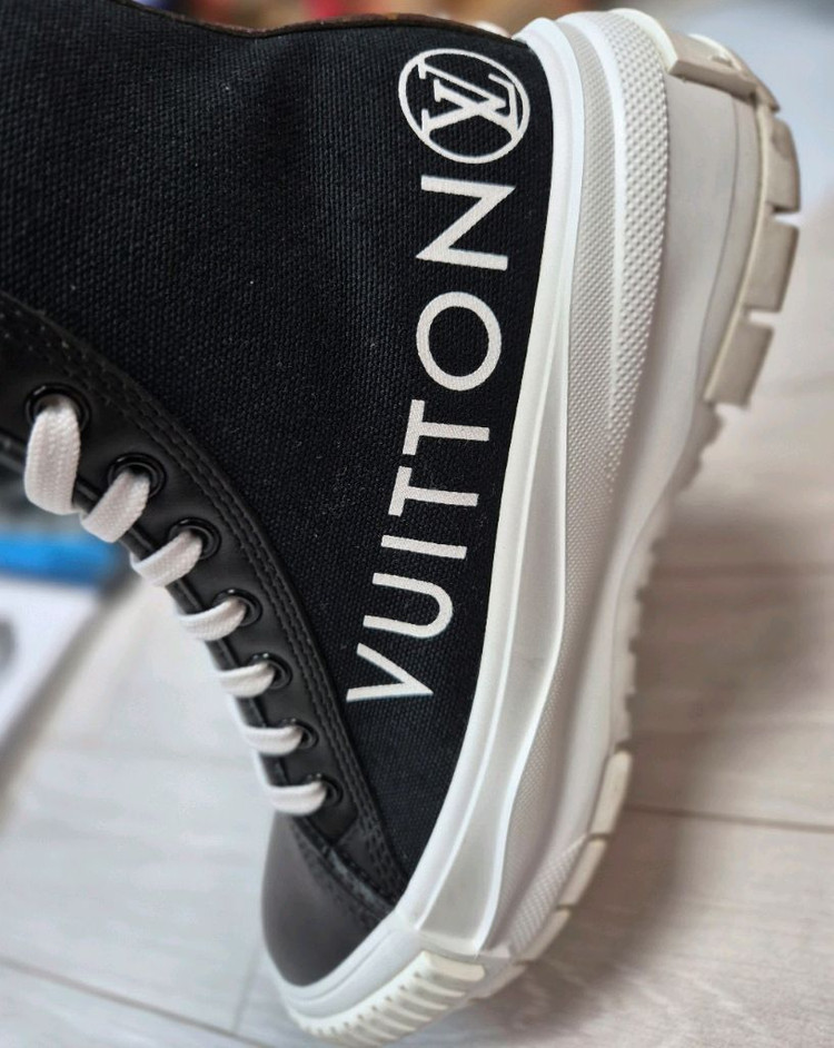 루이비통 하이탑 스니커즈 36사이즈--3