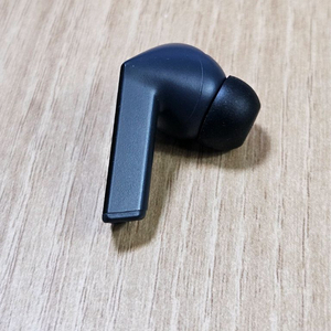 갤럭시 버즈3FE 블랙 오른쪽