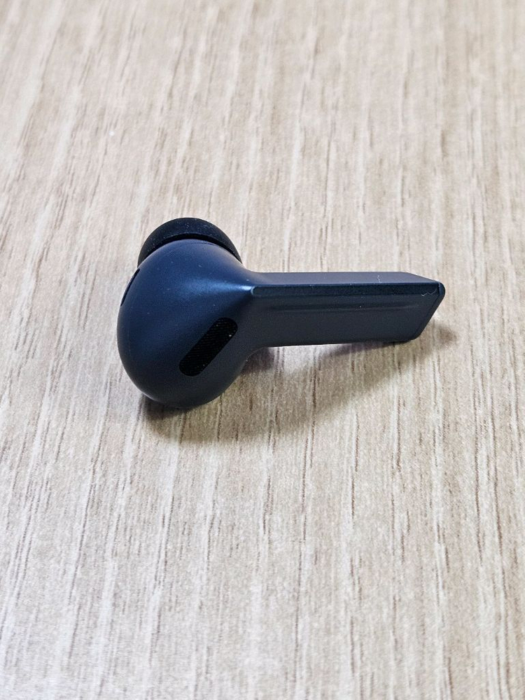 갤럭시 버즈3FE 블랙 오른쪽--2