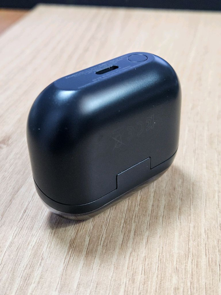 갤럭시 버즈3FE 블랙 충전본체--3