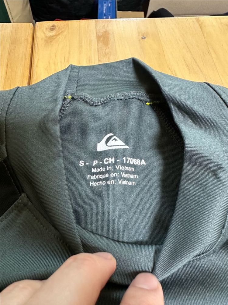 퀵실버 남성 래쉬가드 긴팔 새상품--4