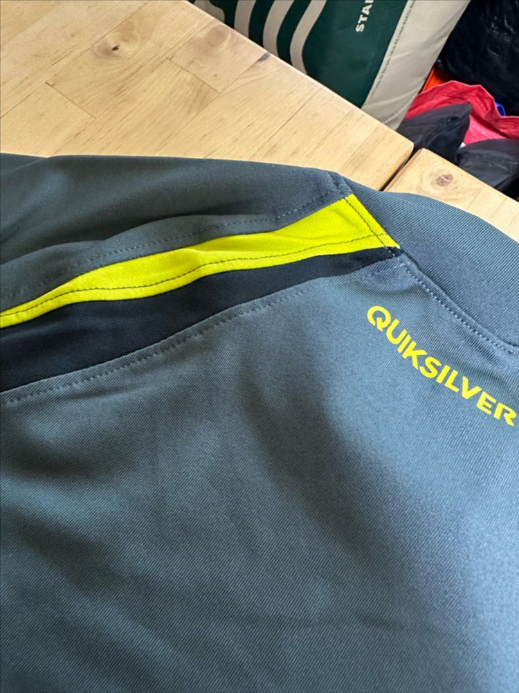 퀵실버 남성 래쉬가드 긴팔 새상품--6