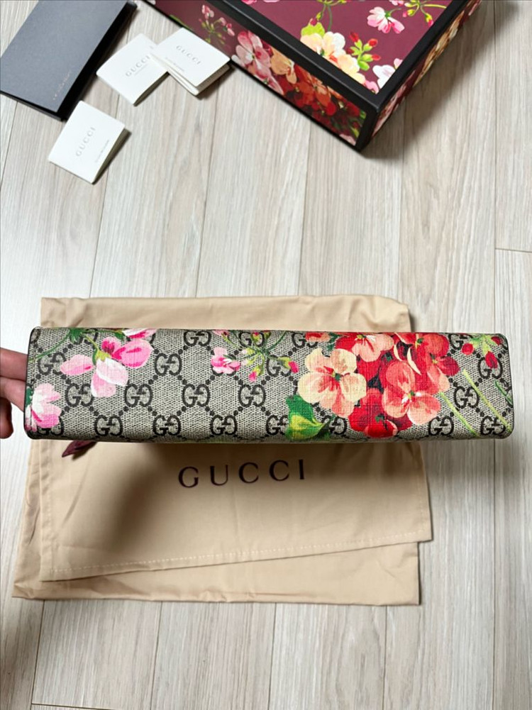 구찌 GG 수프림 블룸 클러치--3