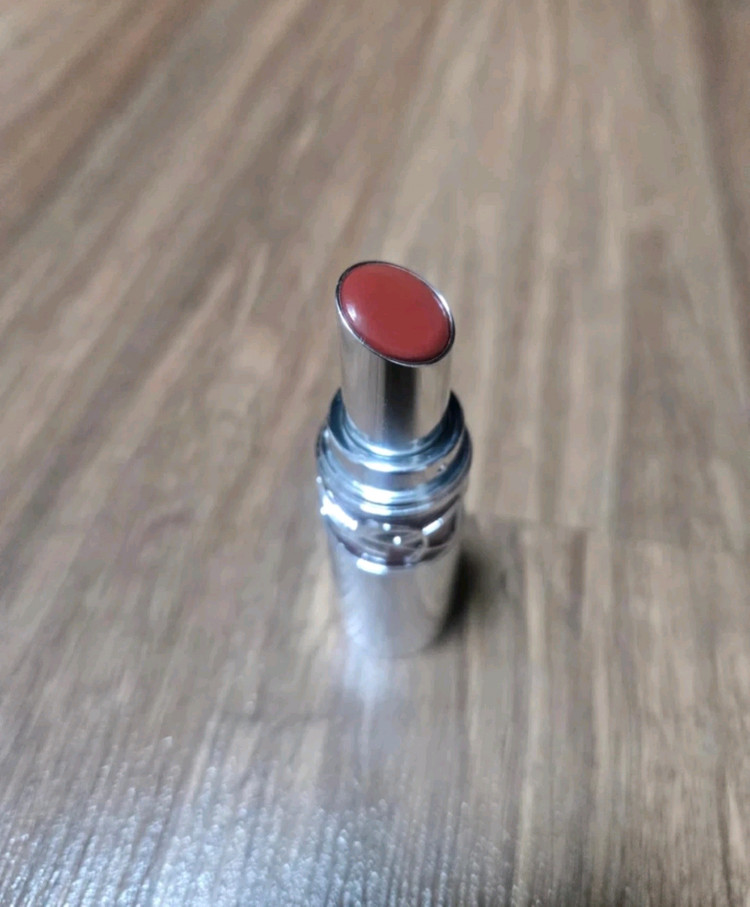 입생로랑 러브샤인 워터샤인 립스틱 (루즈 아 레브르) - 122 이미지