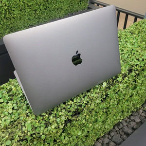 맥북프로 모델명a1990 터치바.최저가42만원