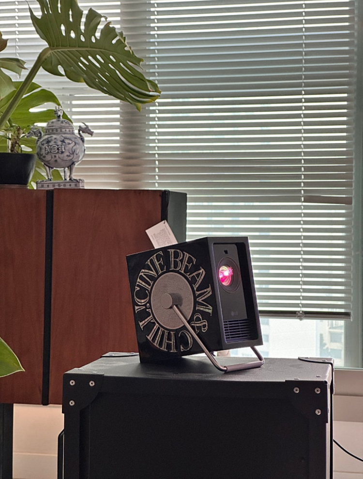 LG 시네빔 큐브 HU710PB (세이투셰 한정판 콜라보) 판매합니다--1