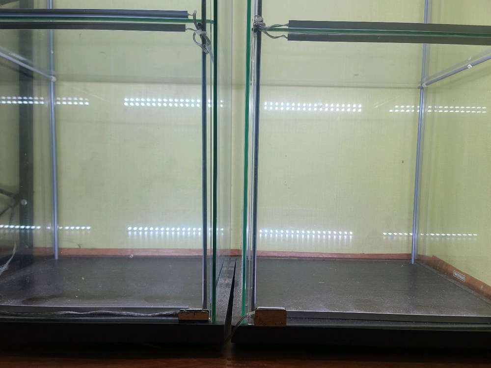 이케아 장식장 4단 led착용 정상작동 됩니다--2