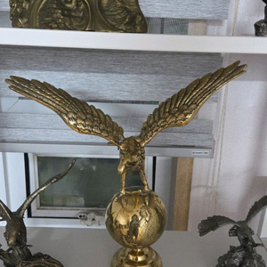 금색 독수리 장식품