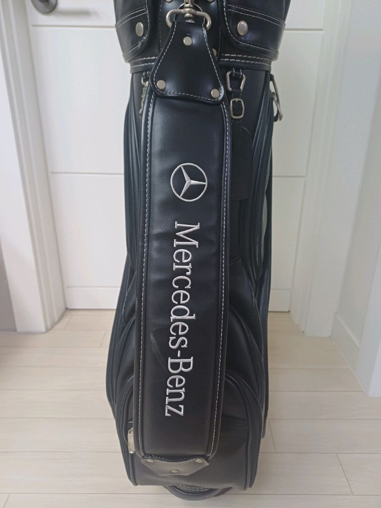 메르세데스-벤츠 블랙 캐디백 이미지