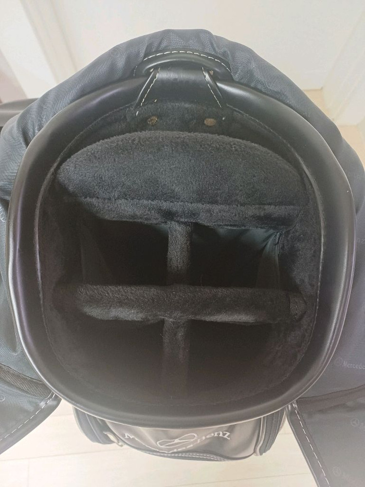 메르세데스-벤츠 블랙 캐디백 이미지