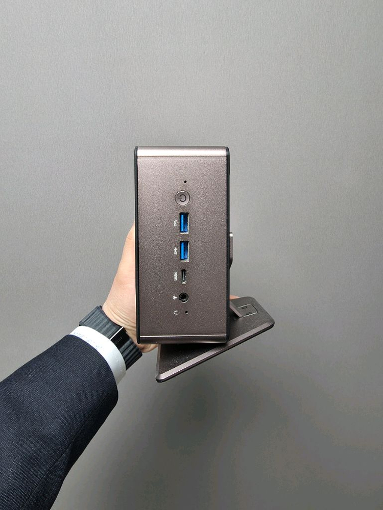 MINISFORUM UM780XTX AMD 7840HS 베어본 PC--1