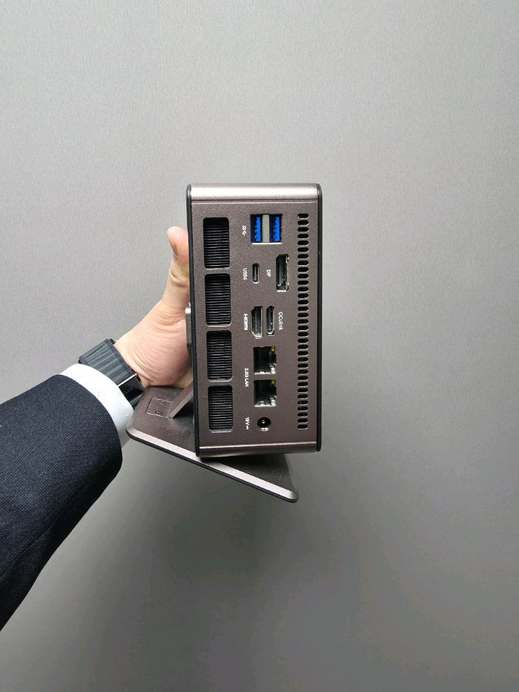 MINISFORUM UM780XTX AMD 7840HS 베어본 PC--2