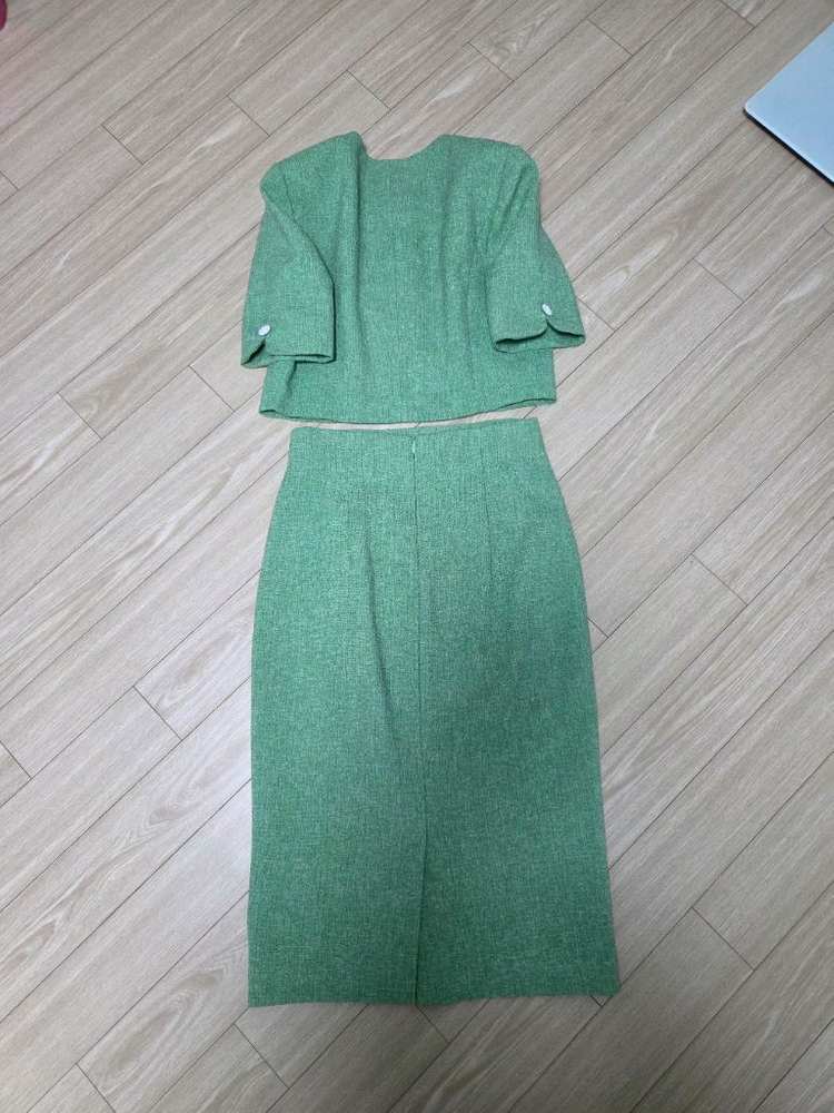 모조에스핀 자켓+스커트 셋업 55사이즈(정가1,098,000원)-택포17만원--5