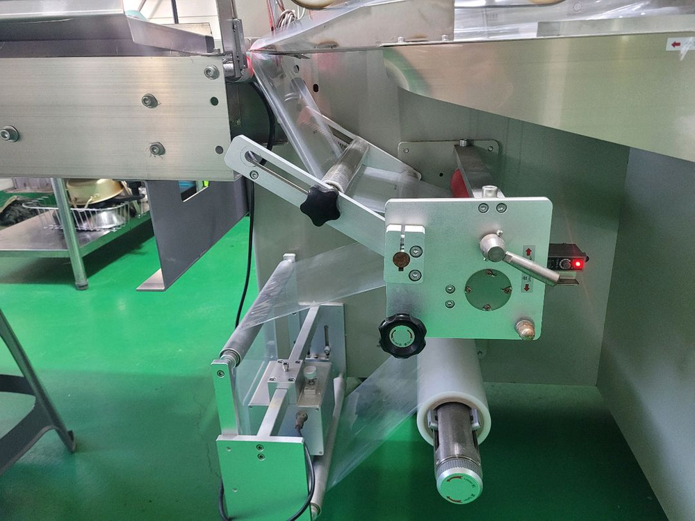 자동 포장기계(수평삼면포장기) 이미지