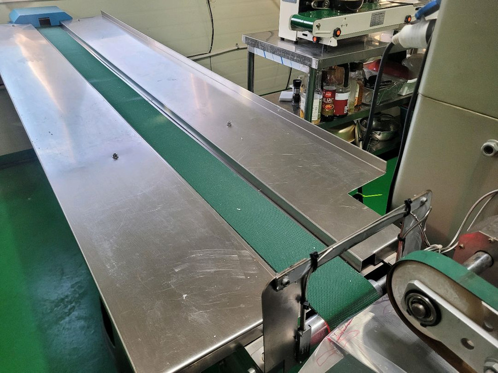 자동 포장기계(수평삼면포장기) 이미지