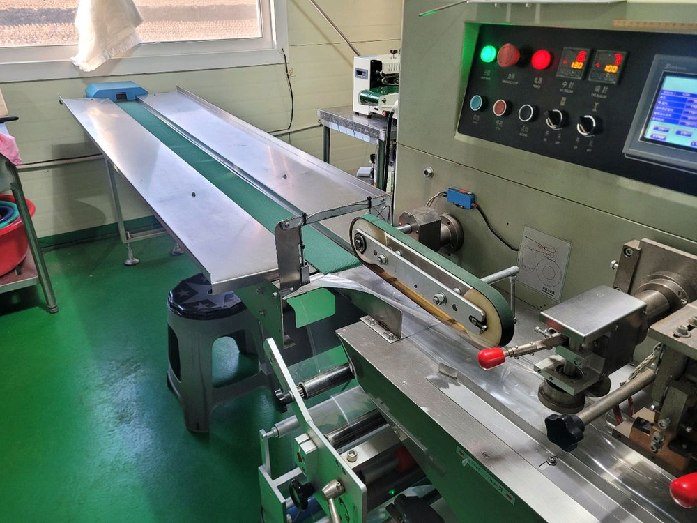 자동 포장기계(수평삼면포장기) 이미지