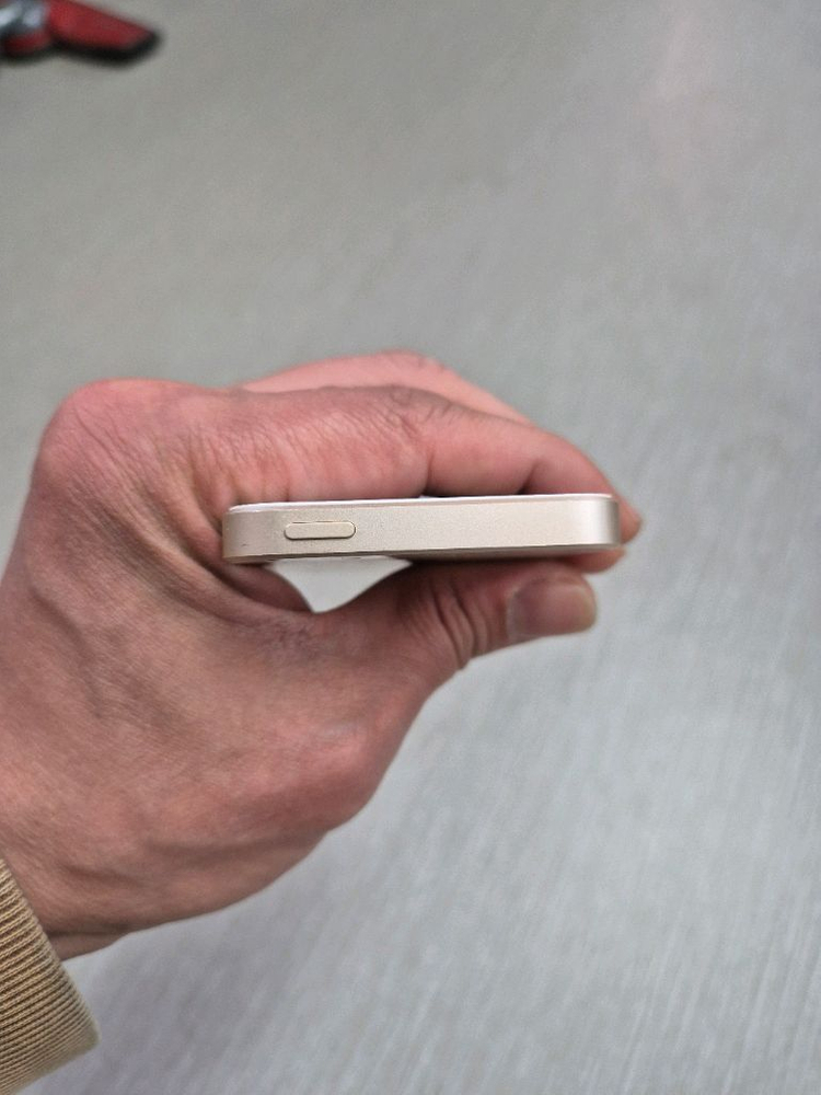 아이폰 SE 1세대 골드 A급 아이폰 5 싸게드려요--5