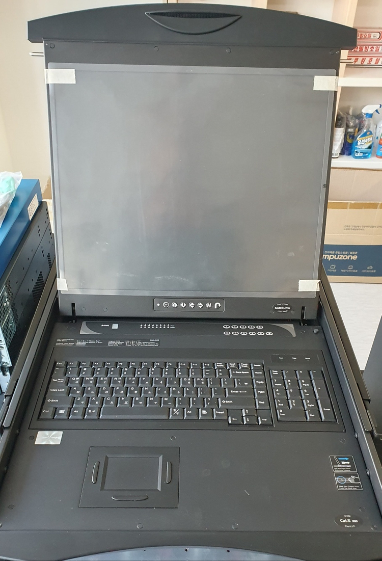 Austin Hughes Cyberview N119-S801e 19" Rackmount KVM--0