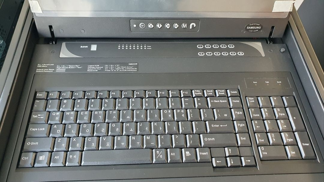 Austin Hughes Cyberview N119-S801e 19" Rackmount KVM--1