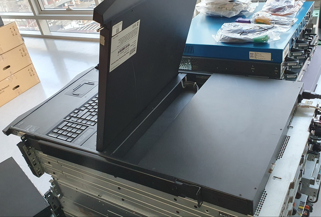 Austin Hughes Cyberview N119-S801e 19" Rackmount KVM--3