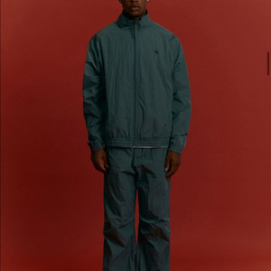 엠페브 트렉 자켓 미사용 새상품 판매합니다