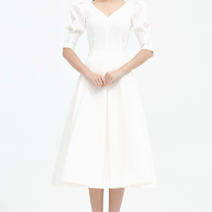 아보아보 WHITE V NECKLINE FLARE DRESS 이미지