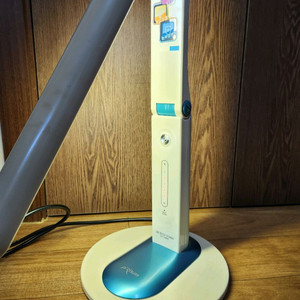 LSP-6100 LED 스탠드 팝니다.