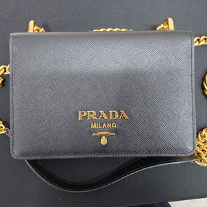 프라다 사피아노 레더 체인백