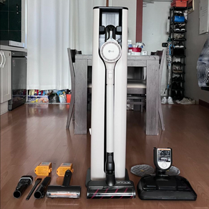 LG A9S 무선청소기 + 올인원타워 + 스팀 물걸레키트 + 침구청소키트 팝니다.