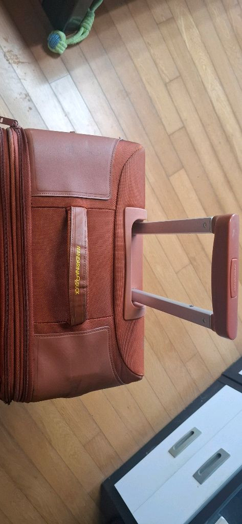 만다리나덕 24인치 2단 캐리어가방--1