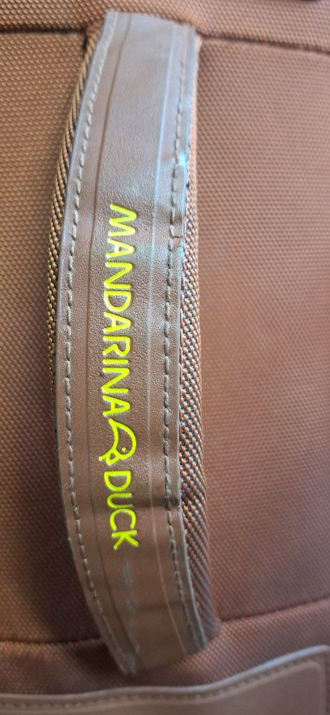 만다리나덕 24인치 2단 캐리어가방--2