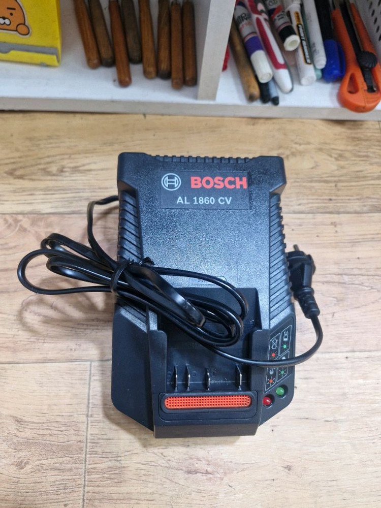 보쉬충전기GAL1860CV프리볼트고속충전기14.4V~18V미사용제품 이미지